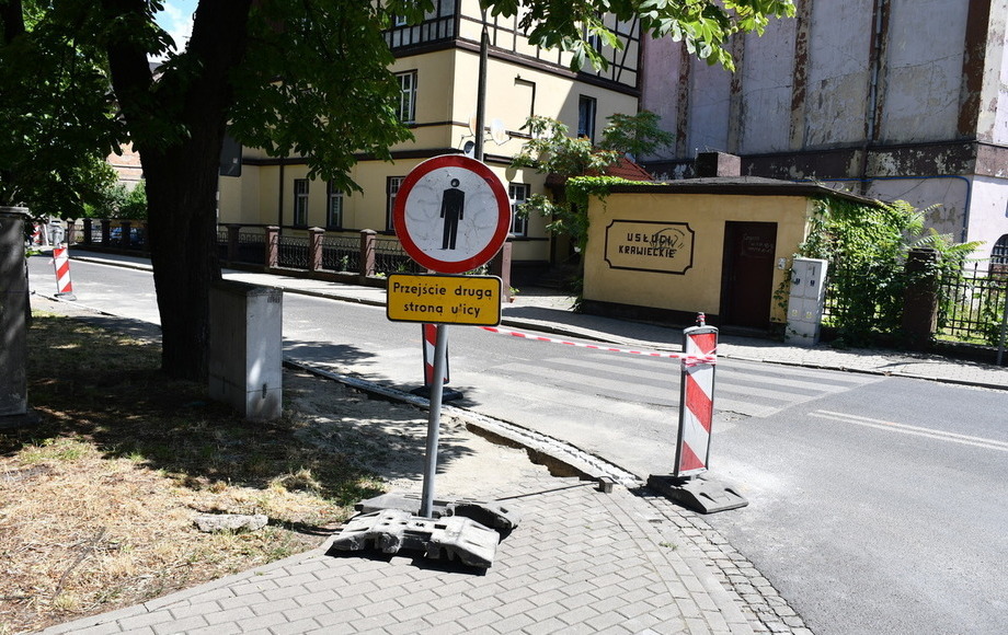 Wymiana nawierzchni drogi i chodników ul Zielona i ul Poznańska w m