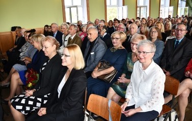 Jubileusz 75-lecia Liceum Og&oacute;lnokształcącego im. A. Mickiewicza w G&oacute;rze i XII Zjazd Absolwent&oacute;w 38
