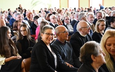 Jubileusz 75-lecia Liceum Og&oacute;lnokształcącego im. A. Mickiewicza w G&oacute;rze i XII Zjazd Absolwent&oacute;w 43