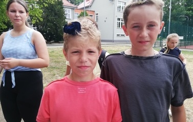 1 (17)