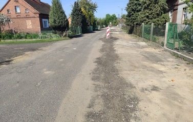 Wymiana nawierzchni drogi i budowa chodnika w m. Chr&oacute;ścina 1