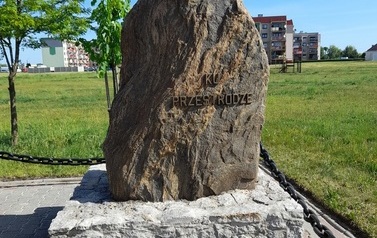 Renowacja obelisku 3