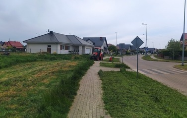 Koszenie skarp row&oacute;w i poboczy dr&oacute;g gminnych 2