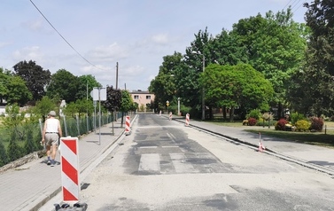 Wymiana nawierzchni drogi i chodnik&oacute;w ul. Mickiewicza w m. G&oacute;ra &ndash; etap I 4