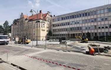 Wymiana nawierzchni drogi i chodnik&oacute;w ul. Mickiewicza w m. G&oacute;ra &ndash; etap I 5