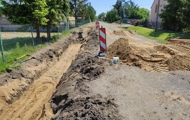 Wymiana nawierzchni drogi i budowa chodnika w m. Chr&oacute;ścina 4