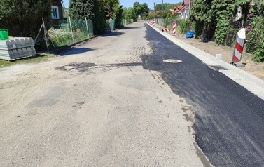 Wymiana nawierzchni drogi i budowa chodnika w m. Chr&oacute;ścina 9