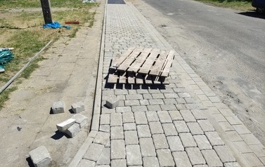 Wymiana nawierzchni drogi i budowa chodnika w m. Chr&oacute;ścina 1