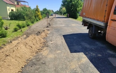 Wymiana nawierzchni drogi i budowa chodnika w m. Chr&oacute;ścina 3