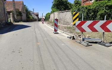Wymiana nawierzchni drogi i budowa chodnika w m. Chr&oacute;ścina 4