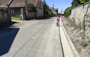 Wymiana nawierzchni drogi i budowa chodnika w m. Chr&oacute;ścina 5