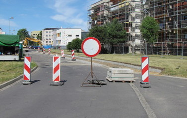Wymiana nawierzchni drogi i chodnik&oacute;w ul. Piast&oacute;w w m. G&oacute;ra 1