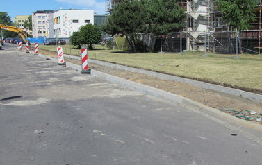 Wymiana nawierzchni drogi i chodnik&oacute;w ul. Piast&oacute;w w m. G&oacute;ra 3