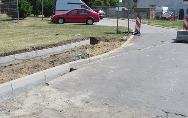 Wymiana nawierzchni drogi i chodnik&oacute;w ul. Piast&oacute;w w m. G&oacute;ra 4