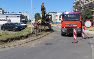Wymiana nawierzchni drogi i chodnik&oacute;w ul. Piast&oacute;w w m. G&oacute;ra 1