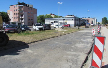 Wymiana nawierzchni drogi i chodnik&oacute;w ul. Piast&oacute;w w m. G&oacute;ra 3