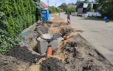 Wymiana nawierzchni drogi i budowa chodnika w m. Chr&oacute;ścina 10