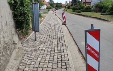 Wymiana nawierzchni drogi i budowa chodnika w m. Chr&oacute;ścina 14