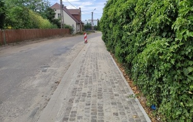 Wymiana nawierzchni drogi i budowa chodnika w m. Chr&oacute;ścina 19