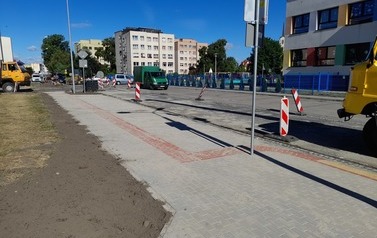 Wymiana nawierzchni drogi i chodnik&oacute;w ul. Piast&oacute;w w m. G&oacute;ra oraz Poprawa stanu nawierzchni jezdni i chodnik&oacute;w ul. J. Korczaka w m. G&oacute;ra 7