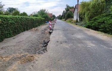 Wymiana nawierzchni drogi i budowa chodnika w m. Chr&oacute;ścina 2