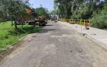 Wymiana nawierzchni drogi i budowa chodnika w m. Chr&oacute;ścina 8