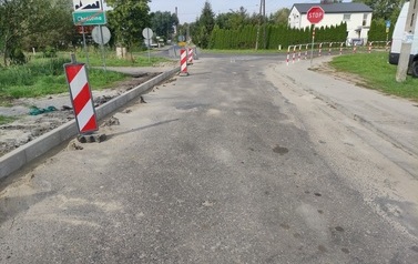 Wymiana nawierzchni drogi i budowa chodnika w m. Chr&oacute;ścina 1