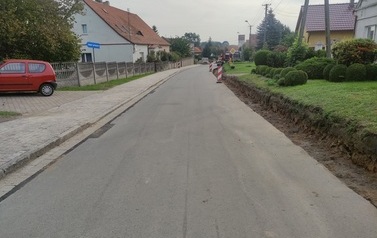 Wymiana nawierzchni drogi i budowa chodnika w m. Chr&oacute;ścina 6