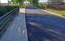 Wymiana nawierzchni drogi i budowa chodnika w m. Chr&oacute;ścina 6