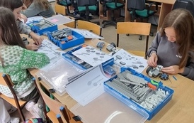 Zajęcia w Czerninie z wykorzystaniem sprzętu zakupionego w ramach programu &bdquo;laboratoria przyszłości&rdquo; 13