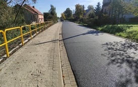Wymiana nawierzchni drogi i budowa chodnika w m. Chr&oacute;ścina 5