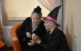 Seniorzy świętowali Andrzejki 4