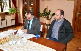 Podpisanie umowy na zakup serwer&oacute;w 1