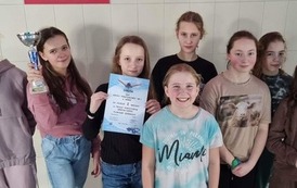 SP1: Poczw&oacute;rni Mistrzowie w pływaniu drużynowym 4