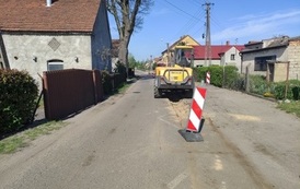 Wymiana nawierzchni drogi i budowa chodnika w m. Chr&oacute;ścina 6