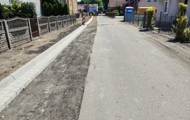 Wymiana nawierzchni drogi i budowa chodnika w m. Chr&oacute;ścina 7