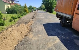 Wymiana nawierzchni drogi i budowa chodnika w m. Chr&oacute;ścina 3