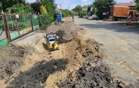 Wymiana nawierzchni drogi i budowa chodnika w m. Chr&oacute;ścina 11
