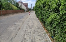 Wymiana nawierzchni drogi i budowa chodnika w m. Chr&oacute;ścina 19