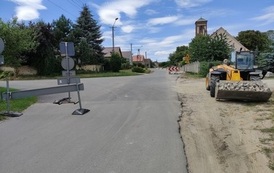 Wymiana nawierzchni drogi i budowa chodnika w m. Chr&oacute;ścina 22