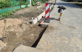 Wymiana nawierzchni drogi i budowa chodnika w m. Chr&oacute;ścina 2