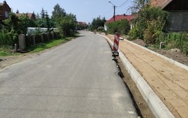 Wymiana nawierzchni drogi i budowa chodnika w m. Chr&oacute;ścina 4