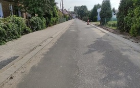 Wymiana nawierzchni drogi i budowa chodnika w m. Chr&oacute;ścina 3