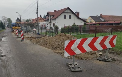 Zdjęcie do Wymiana nawierzchni drogi i budowa chodnika w m. Chr&oacute;ścina