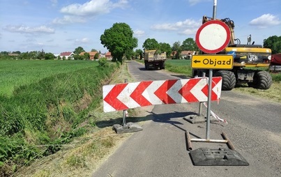 Zdjęcie do Wymiana nawierzchni drogi i budowa chodnika w m. Chr&oacute;ścina