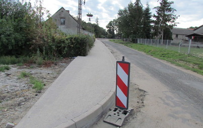Zdjęcie do Wymiana nawierzchni drogi i budowa chodnika w m. Chr&oacute;ścina