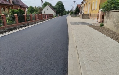 Zdjęcie do Wymiana nawierzchni drogi i budowa chodnika w m. Chr&oacute;ścina