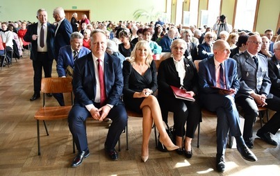 Zdjęcie do Jubileusz 75-lecia Liceum Og&oacute;lnokształcącego im. A. Mickiewicza w G&oacute;rze i XII Zjazd Absolwent&oacute;w