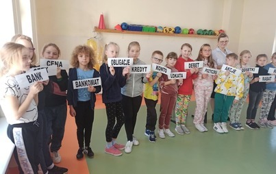 Zdjęcie do SP3: Zajęcia bankowe w klasach młodszych 