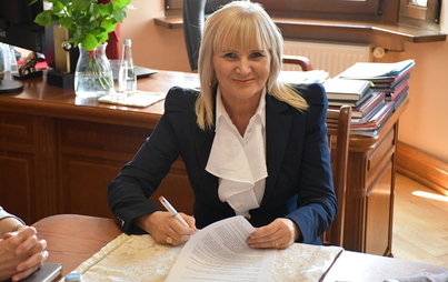 Zdjęcie do Podpisanie umowy na budowę placu zabaw dla dorosłych - etap I